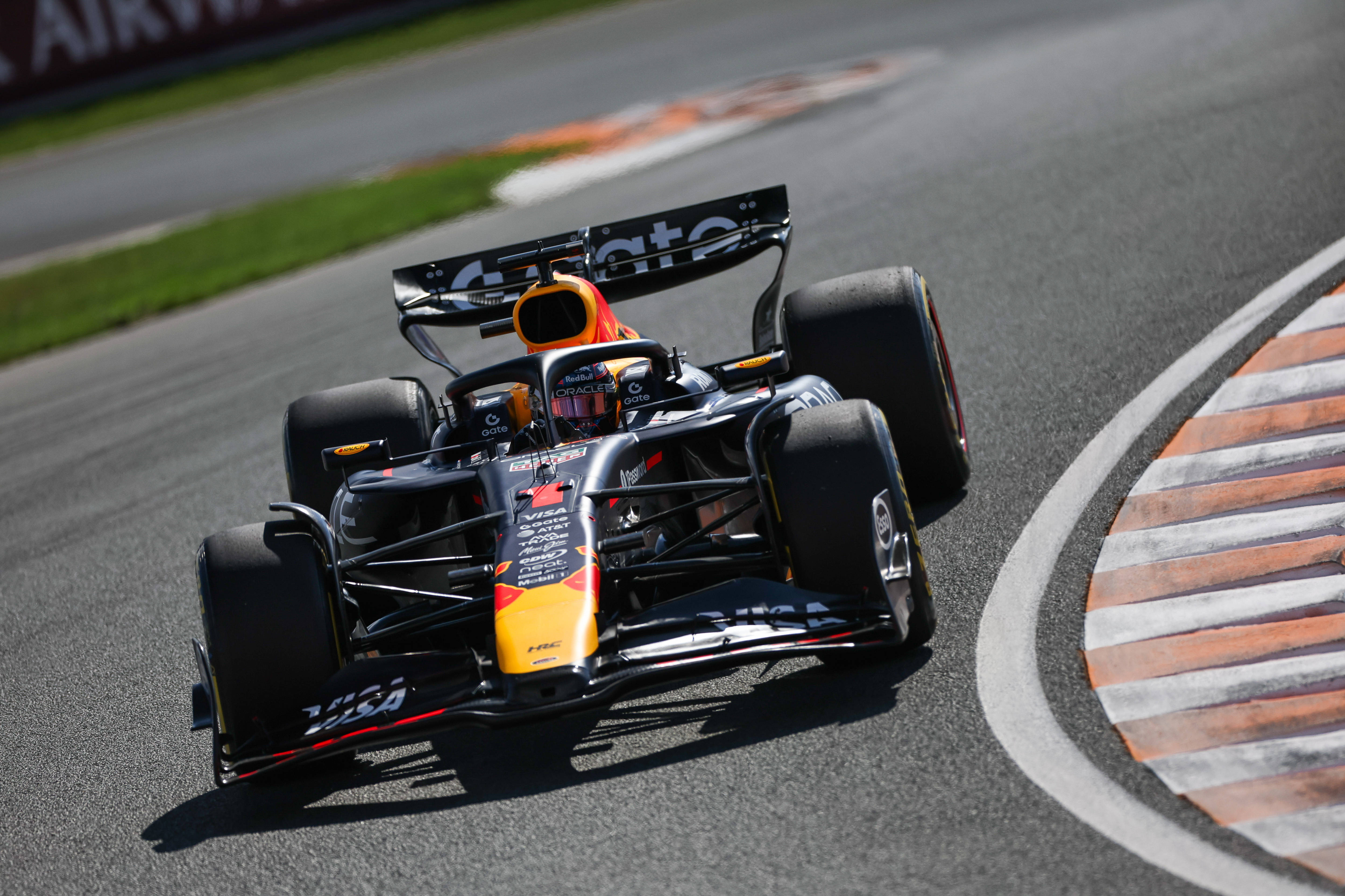 威廉姆斯横扫红牛车队，皮亚斯特里点燃赛场的简单介绍