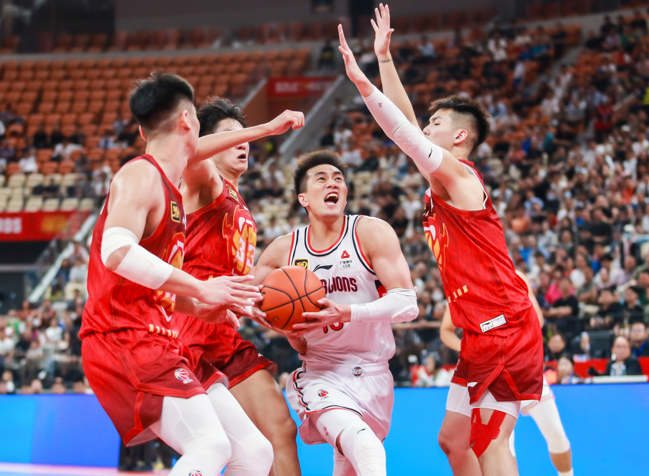 广州队完胜热火，陶汉林关键制胜